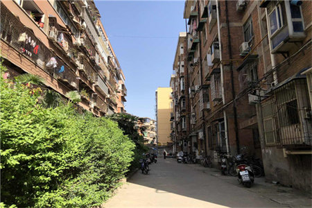 龙城现代城2室1厅1卫80㎡带车位附房